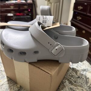 Birkenstock Light Gray Clogs Men’s 10.5-11